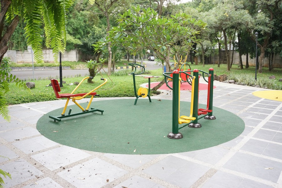 Alat fitness luar ruang